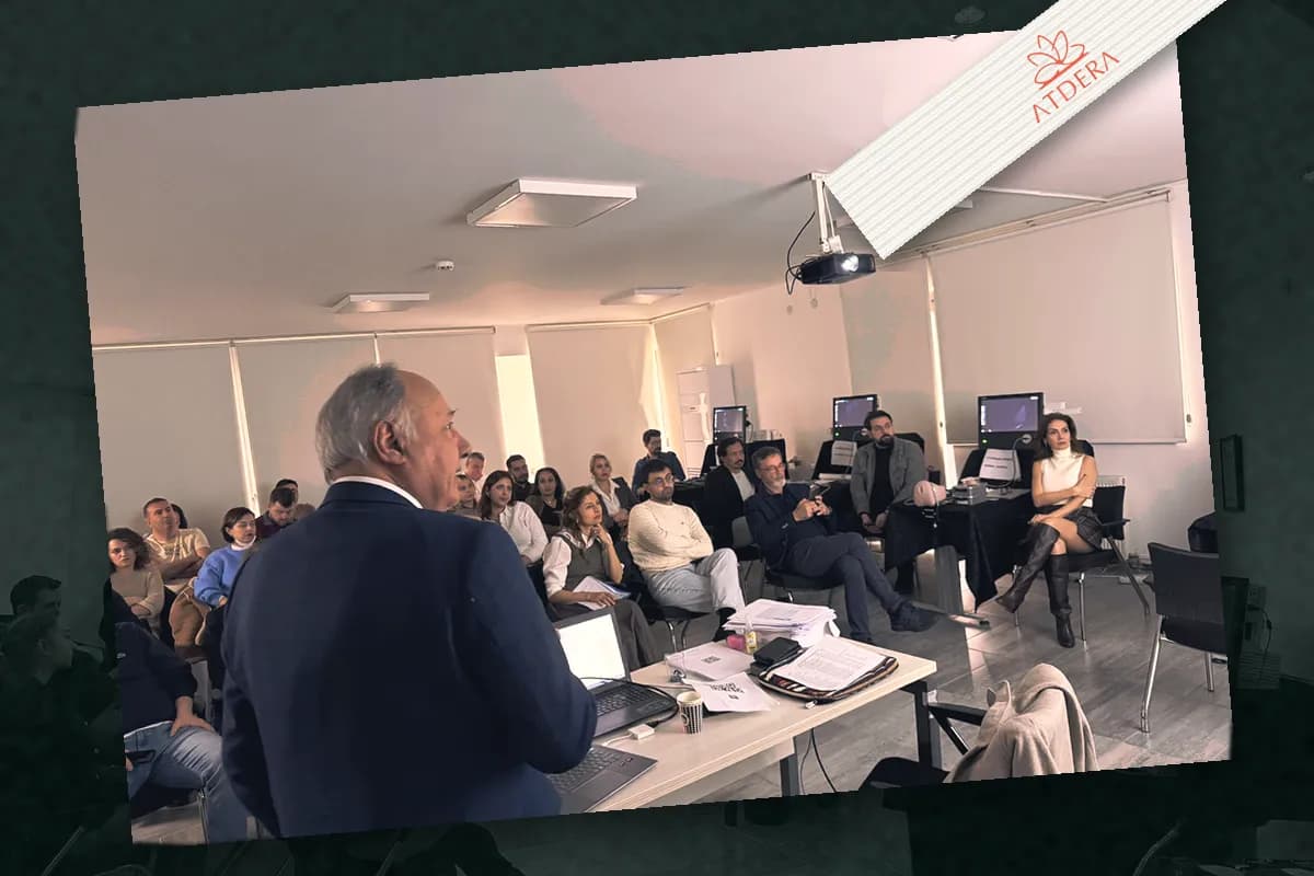 Centre director lecturing during a theoretical session