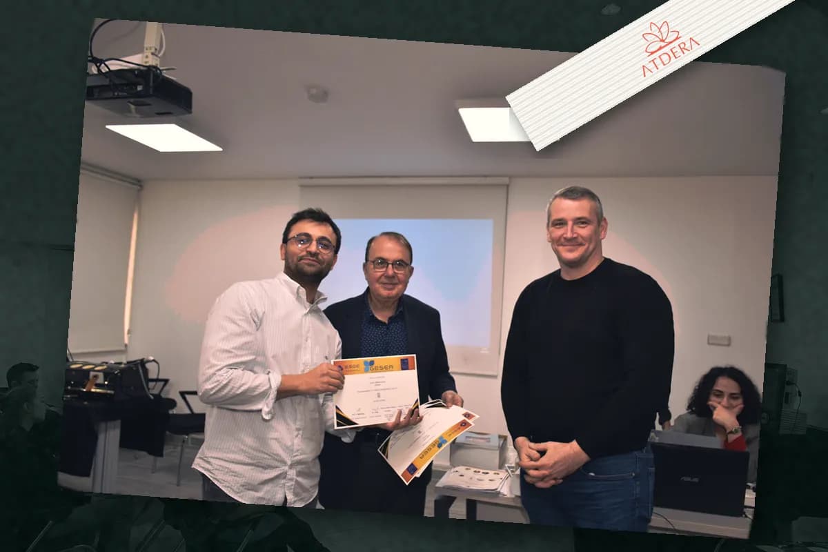 Certificate handover at a previous training programme