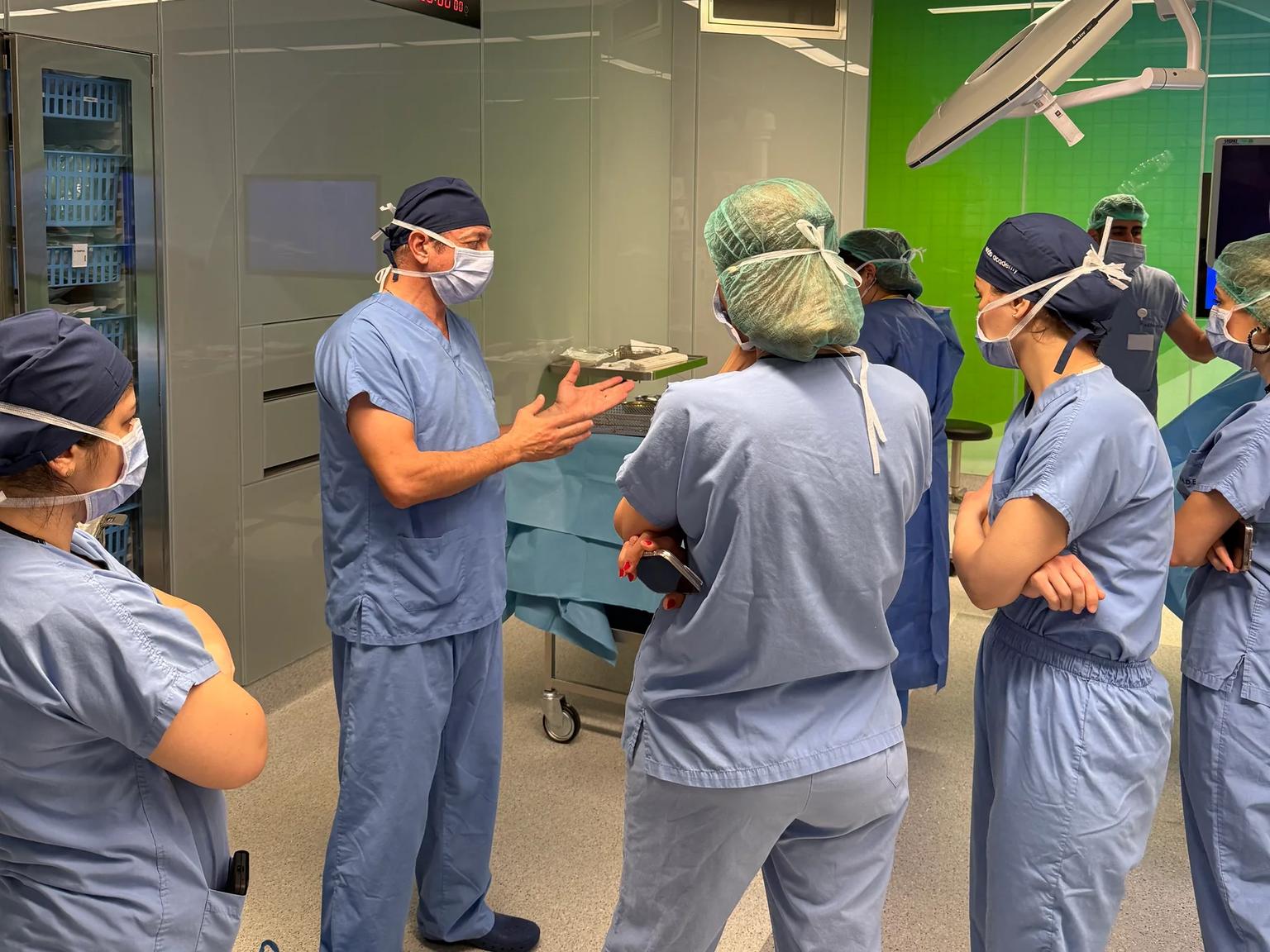 Faculty-led operating room mentoring during the masterclass